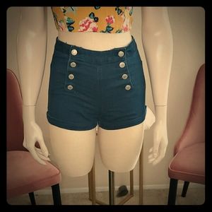 Vintage style high-waisted short